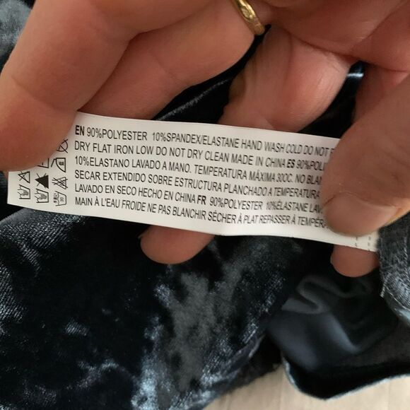 Forever 21 blue velour cropped top, stand up collar, great condition, size S/P - Picture 4 of 4